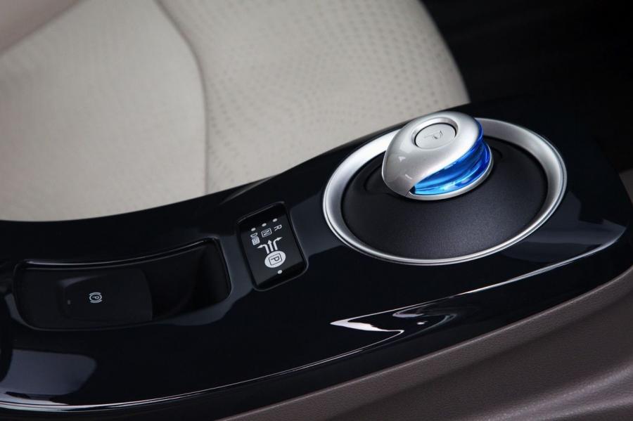  Nissan Leaf 2012 года  (фото 19 из 45)